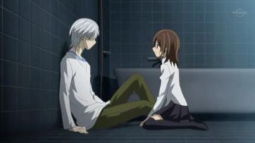 La réplica de las botas negras que lleva Yuki en Vampire Knight