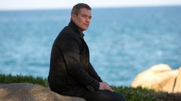 The mantle of Nathan Carlson (James Tupper) in Big Little Lies