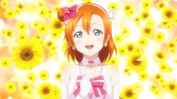 El atuendo de Honoka en Love Live! Proyecto ídolo escolar