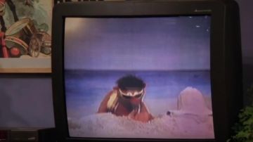 la séerie que regarde Phoebe (Lisa Kudrow) et Ben dans Friends S02Ep20