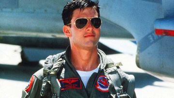 Les lunettes de soleil Aviator de Pete Maverick (Tom Cruise) dans Top Gun