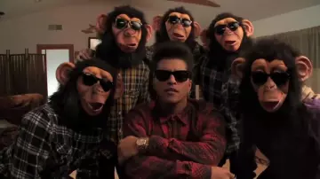 The Ray Ban Bruno Mars video clip The Lazy Song