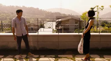 The sandals of Sun Bak (Bae Doona) in Sense8 S02E07