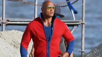Sunglasses Ray-Ban of Mitch Buchannon (Dwayne Johnson) in Baywatch : baywatch
