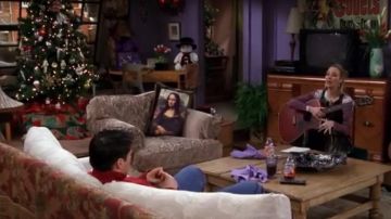 le coussin Mona Lisa dans l'appartement de Monica Et Rachel dans Friends S04E10