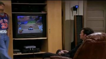 The playstation of Chandler Bing (Matthew Perry) in Friends S07E01