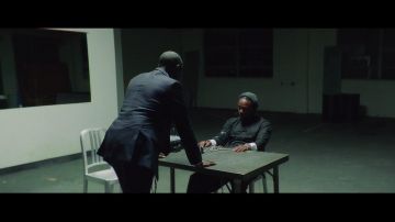 The beanie gray of Kendrick Lamar in D. N. A (Damn)