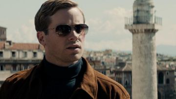 Sun-glasses Illya Kouriakine (Armie Hammer) in very special Agents : Code UNCLE