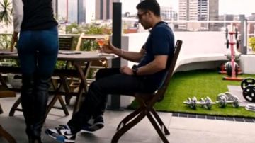 Les sneakers Nike de Lito Rodriguez (Miguel Ángel Silvestre) dans Sense8 S01E02