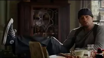 Les chaussures Converse en cuir de l'officier Del Spooner (Will Smith) dans I, Robot