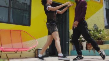 Zapatillas Adidas en el video musical de Sigala, Ella Eyre - Came Here For Love