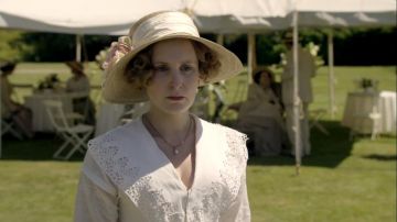 The necklace of Lady Edith Crawley in Downton Abbey