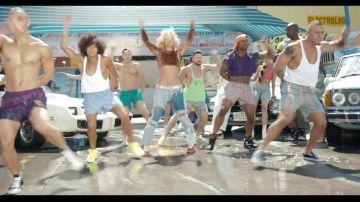 The puma Britney Spears in the clip Pretty Girls