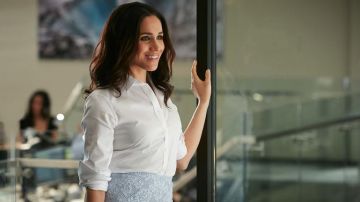 The white shirt of Rachel in Suits
