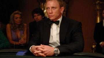 The smoking jacket black Brioni James Bond (Daniel Craig) in Casino Royale