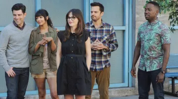 The green shirt with flowers from Winston Bishop (Lamorne Morris) on New Girl (Season 5)