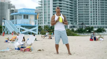 The bermuda American Eagle Outfitters Spencer Strasmore (Dwayne Johnson) in Ballers