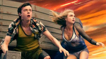 La camisa hawaiana de Valerian (Dane DeHaan) en Valerian y la ciudad de los mil planetas