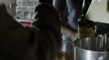 La bouteille de whisky troquée par Katie dans Colony
