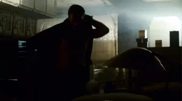 La lampe de bureau Gerald Thurston de Rick Deckard (Harrison Ford) dans Blade Runner