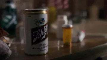 The can of beer Schiltz in Chief Jim Hopper (David Harbour) in Stranger Things S01E01