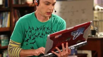 The green t-shirt of Sheldon Cooper with a question mark in ' The Big Bang Theory
