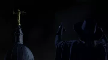 The real statue of the goddess justice in V for Vendetta