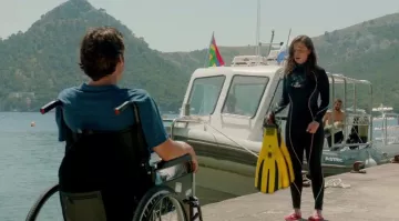 The wetsuit Beuchat Lou Clark (Emilia Clarke) in Before you