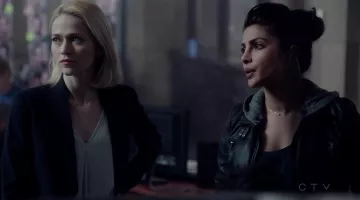 Jacket black of Shelby Wyatt (Johanna Braddy) in Quantico