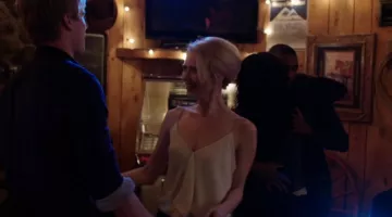 White Top in silk Shelby Wyatt (Johanna Braddy) in Quantico