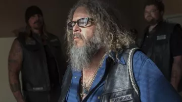 Camiseta azul de presión de Bobby "Elvis" Munson (Mark Boone Junior) en Sons of Anarchy S06E01