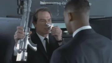 La pistola "Infernal Locust" del agente J (Will Smith) en Men in Black