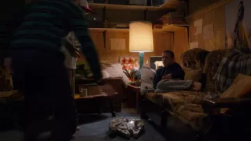 La maquette du Faucon Millenium (Star Wars) de Mike Wheeler (Finn Wolfhard) dans Stranger Things S01E03