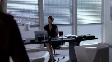 The PC portable Dell XPS Jeri Hogarth (Carrie-Anne Moss) in Jessica Jones