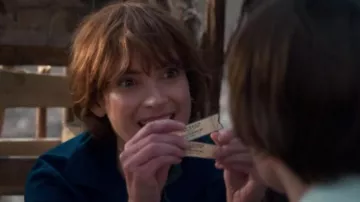 La película de 1982 Poltergeist evocada por Joyce Byers (Winona Ryder) y Will Byers (Noah Schnapp) en Stranger Things S01E01