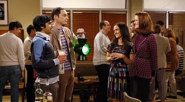 The lamp Green Lantern Sheldon Cooper (Jim Parsons) in The Big Bang Theory S03E12