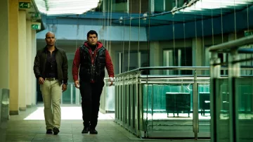 Chaqueta de plumas sin mangas de Genny/Gennaro Savastano (Salvatore Esposito) en Gomorra S01E03