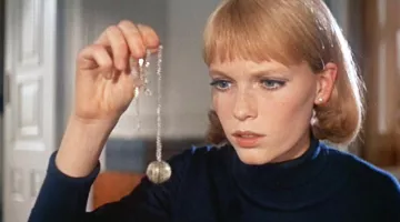 Colgante de Rosemary Woodhouse (Mia Farrow) en Rosemary's Baby