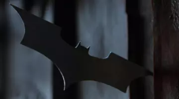 Le Batarang de Batman (Christian Bale) dans Batman Begins