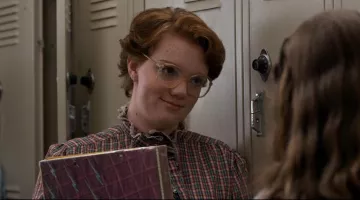 Les lunettes de Barbara Holland (Shannon Purser) dans Stranger Things S01E01