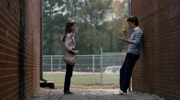 The pair of Nike white with snoosh red Steve Harrington (Joe Keery) in Stranger Things S01E04