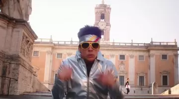 Sunglasses, yellow by Derek Zoolander (Ben Stiller) in Zoolander 2