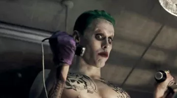 Los guantes morados del Joker (Jared Leto) en Suicide Squad