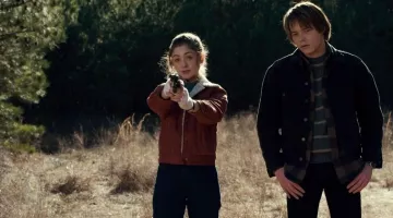 Red jacket fleeced of Nancy Wheeler in Stranger Things