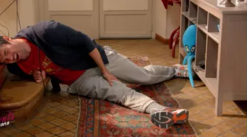 El pulpo de felpa azul de Ikea en Isa y Gaby en el manual de usuario para padres