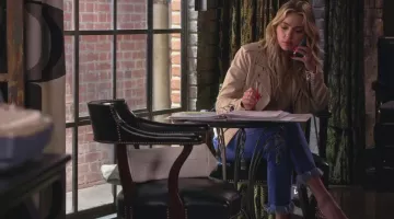 Le jean troué Zara de Hanna Marin (Ashley Benson) dans Pretty Little Liars
