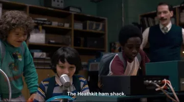 L'équipement radio Heathkit de Dustin, Mike, Luka et Mr. Clarke dans Stranger Things
