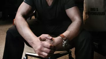 El reloj Hamilton Khaki de Jean-Claude Van Damme en JCVD