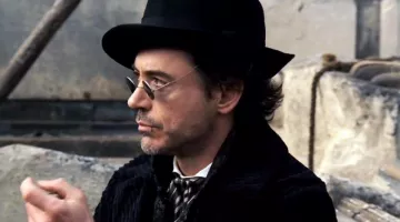 The sunglasses Sherlock Holmes (Robert Downey Jr.) in Sherlock Holmes : Game of shadows