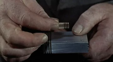 El gadget "Tracking Devices" de James Bond (Sean Connery) en Goldfinger